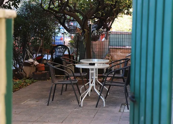 Casa Con Giardino A Roma, 2 Camere, Ideale Per Famiglie, 15 Minuti Dal Colosseo, 5 Minuti Da Mirti