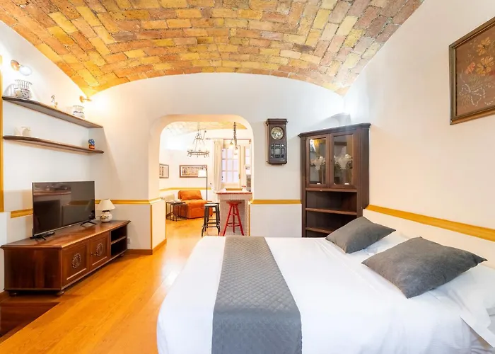 The British Corner, Central Cozy Loft With Garden 10 Min From Center