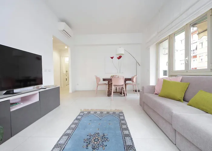 Welcome In Vatican Vista Apartment With Balcony