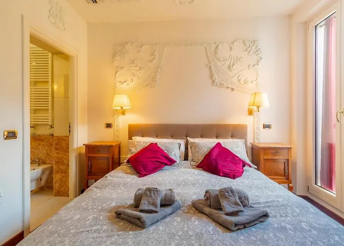 Aurealiving - Historic Trastevere Apartment With Terrace