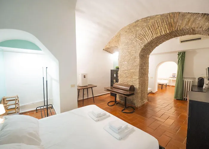 Grotto Apartment By Campo De Fiori