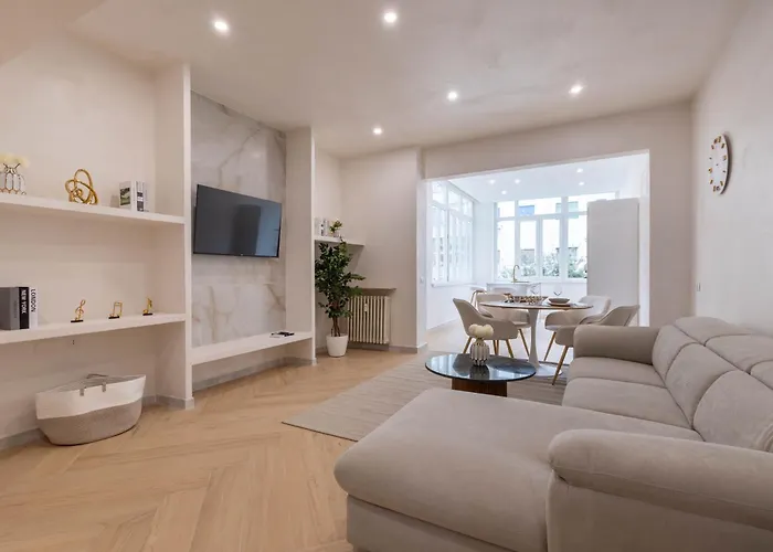 Spacious Two Bedroom Design Apartment Near Circo Massimo Rome