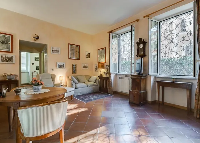Charming Roman Home By The Colosseum