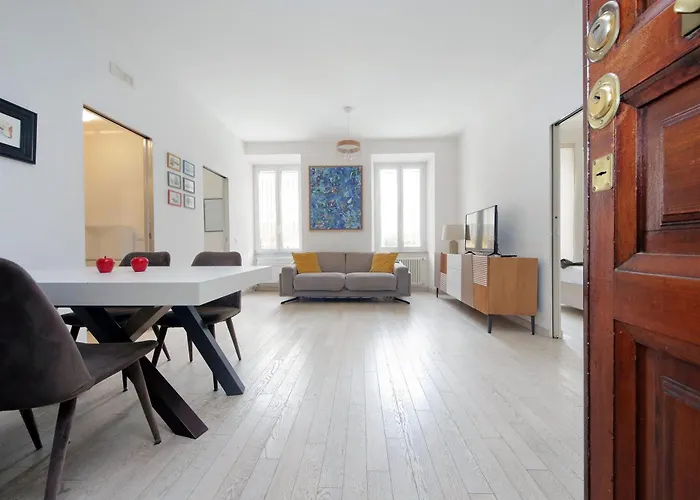 Bright Home Near Metro & Airport Trains