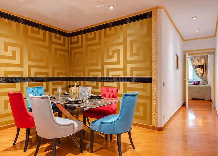 Spanish Steps Versace Style Apartment With Jacuzzi