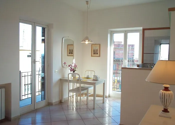 Rome Trastevere, Tiburzi 2, Balcony, Ideally Located!!!