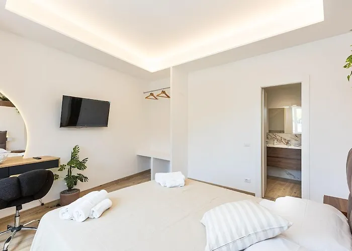 Vatican Luxury Flat 3 Suites With Kitchen