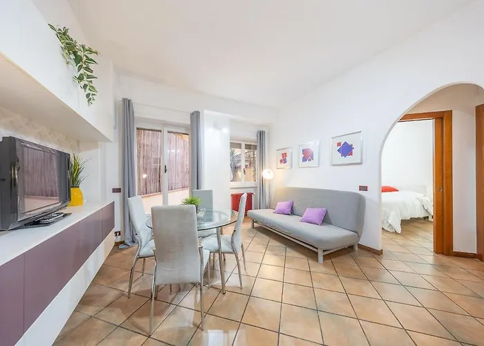 Vatican Home With Private Patio Near San Pietro