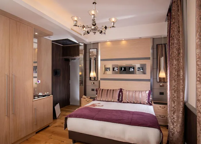 The Inn At The Spanish Steps Luxury Collection - Mario De' Fiori Suite