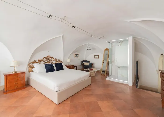 Beatrix Apartment In Trastevere By Nosdom Properties
