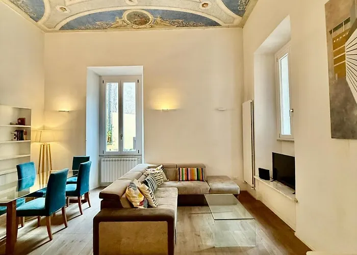 Luxury Residence In Central Rome By Spanish Steps