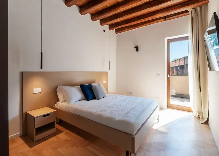 Joivy Modern Rooms & Apartments Near The Colosseum