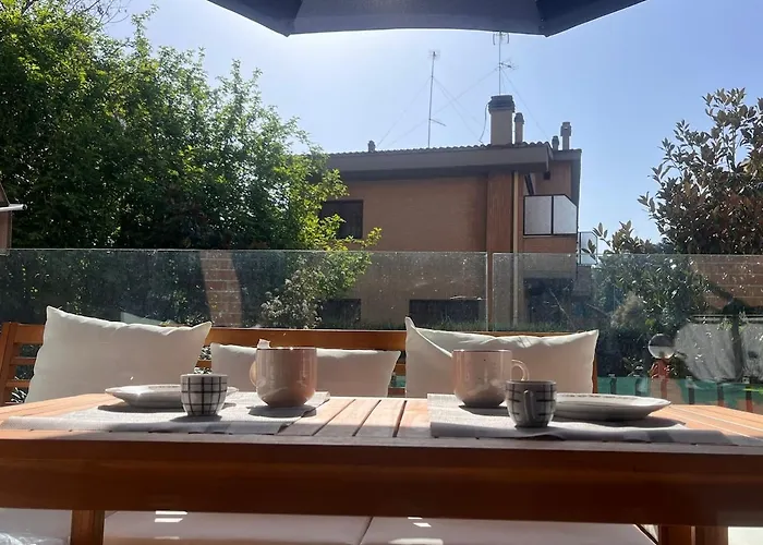 Cozy Apartment With Garden And Free Parking - Close To Hospital