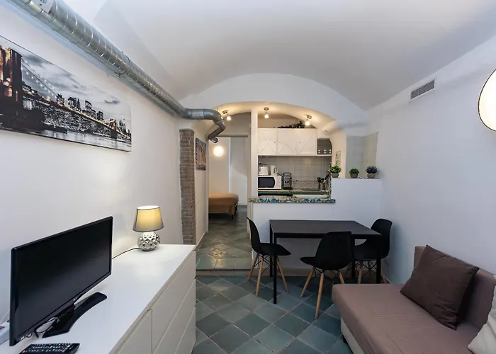 Guesthost - Rione VI Parione Comfy Apartment
