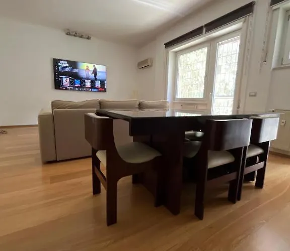 Acquedotti Contemporary Flat
