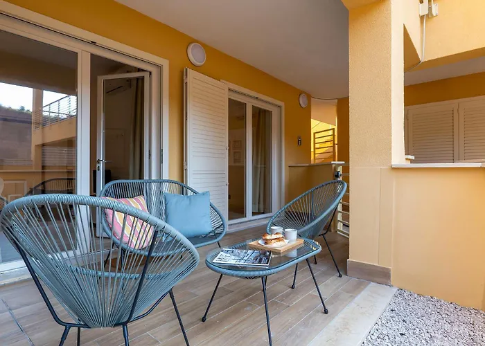 Urban Oasis Labicana With Patio 2 - Free Parking