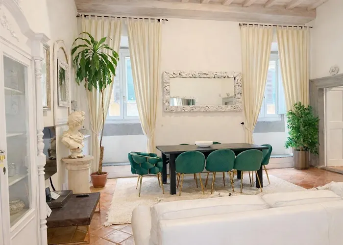 Luxury Apartment In Via Dei Cartari Spacious, Elegant, Central Rome