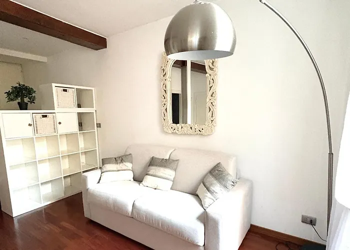 Urbana Lodge, Monti