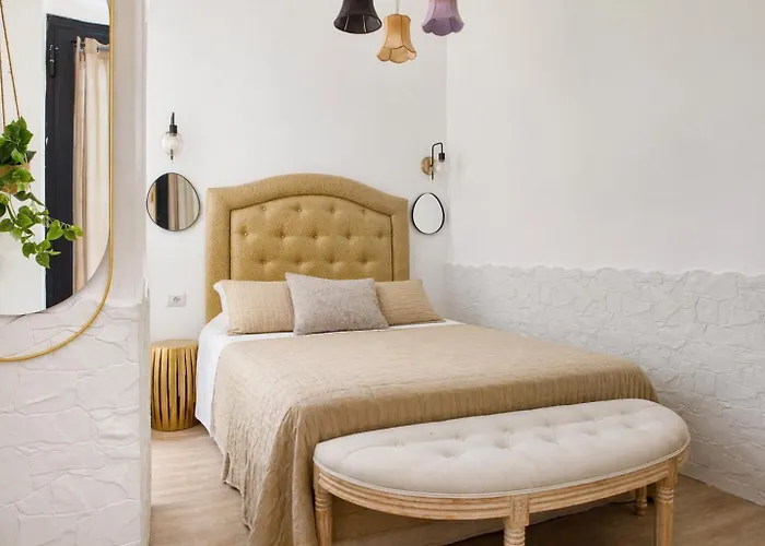Petit suite in Monti