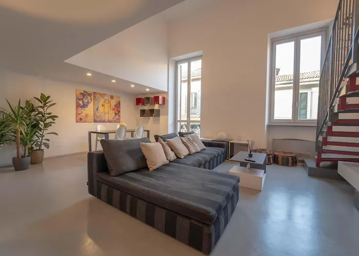 Wonderful Apartments Near The Colosseum