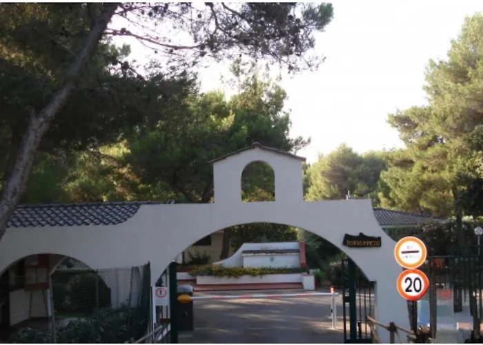 Villa In Villaggio Borgo Pineto