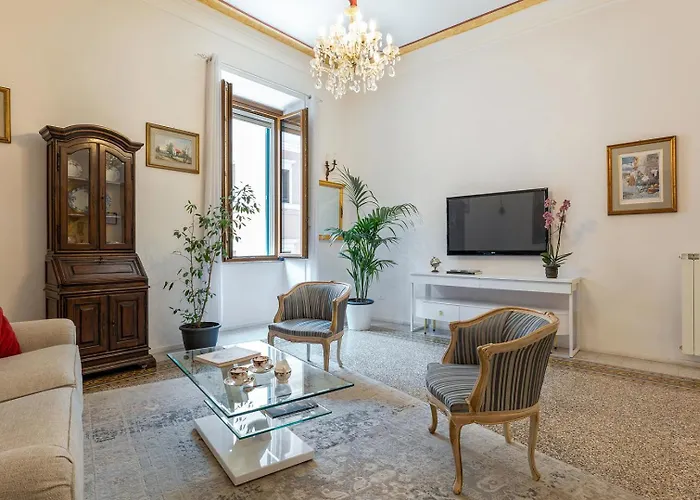 Treasurerome Opera & Trevi Green Suite 2Br