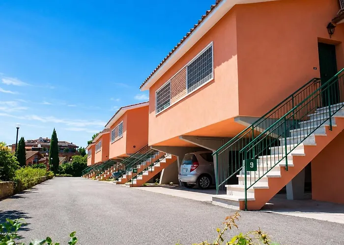 Rose Garden Park Rome Villas - Lily