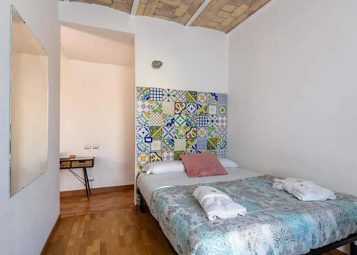 Center Suite - By Viva Domus