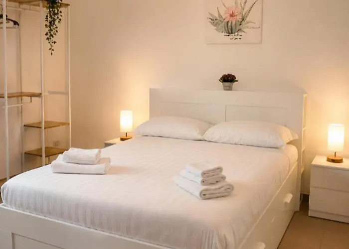 Modern Two-Room Apartment For 2, 20 Minutes From Termini