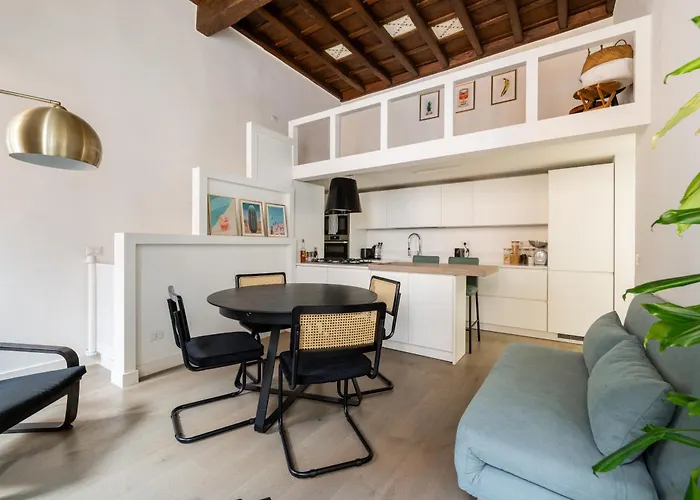 Luxury Roman Retreat- Colosseum