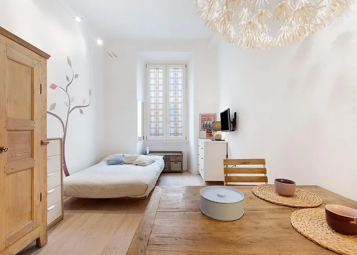 Cozy Vatican Apartment