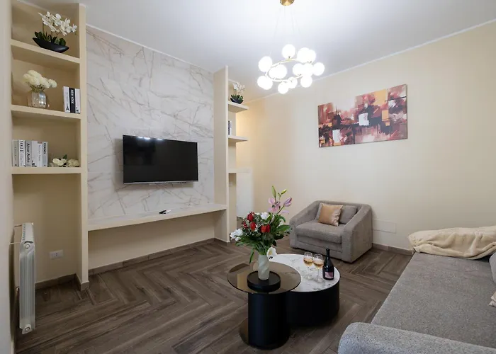 Spacious Three Bedroom Design Apartment Near Circo Massimo Rome