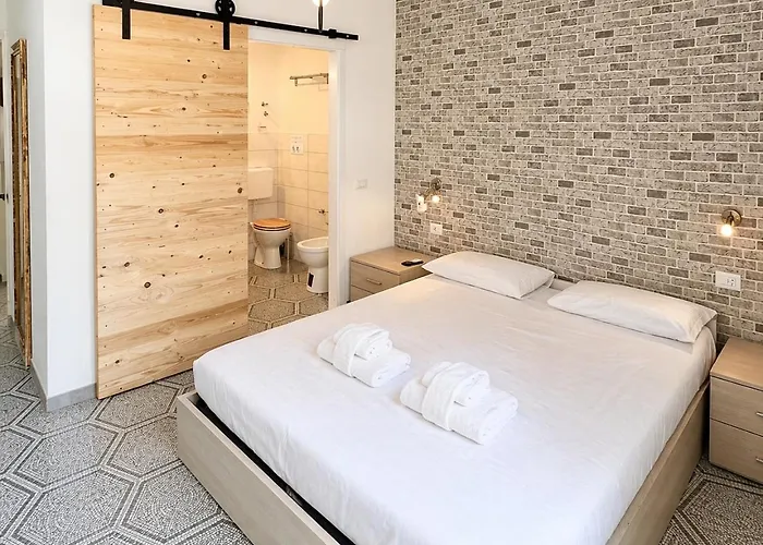 Montecitorio Boutique Room - Rome Historic Center