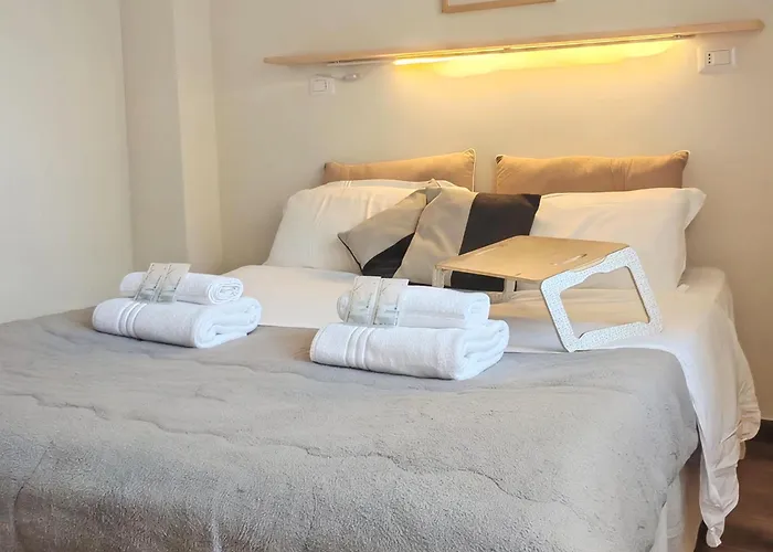 Brightful Apt With Balcony, Airc At Teano Subway