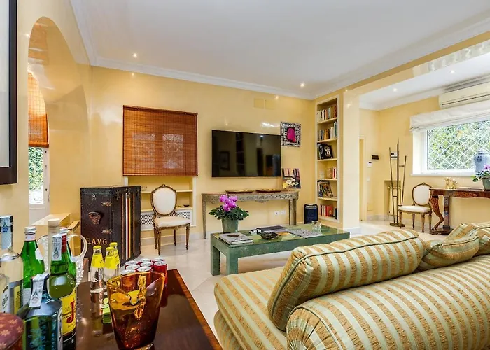 Borghese Flat In Luxury Villa With Garden