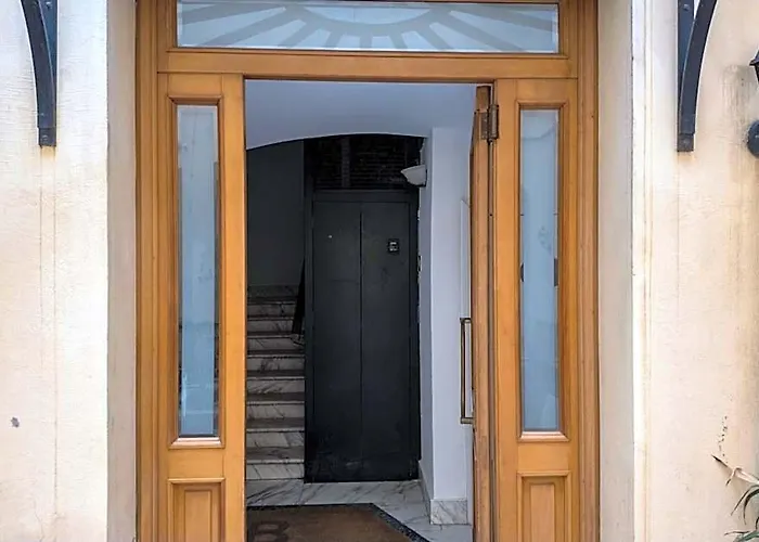 The Best Rent - Bright Flat Near San Pietro