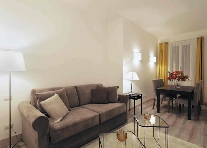 Centro Roma Grande - Spacious Apartment Near Spanish Steps, Sleeps Up To 6 Guests By Locappart
