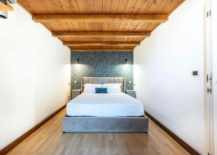 Vatican Duplex I 2 min Metro A Ottaviano