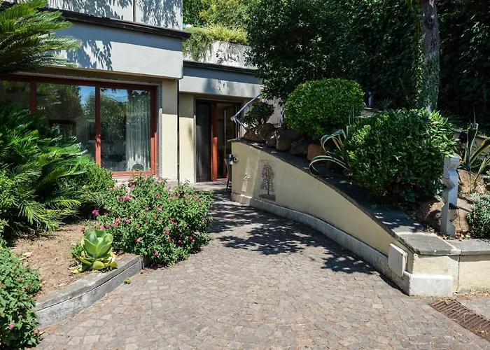 Appartamento In Villa Con Giardino
