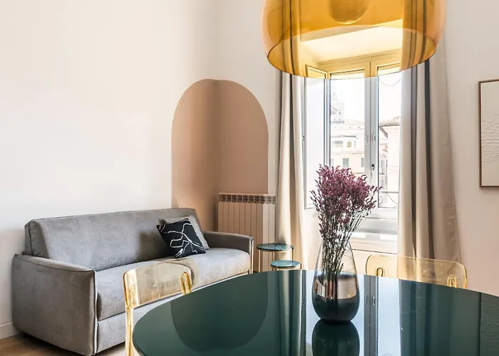 The Best Rent - Bright One-Bedroom Apartment In Via Del Tritone