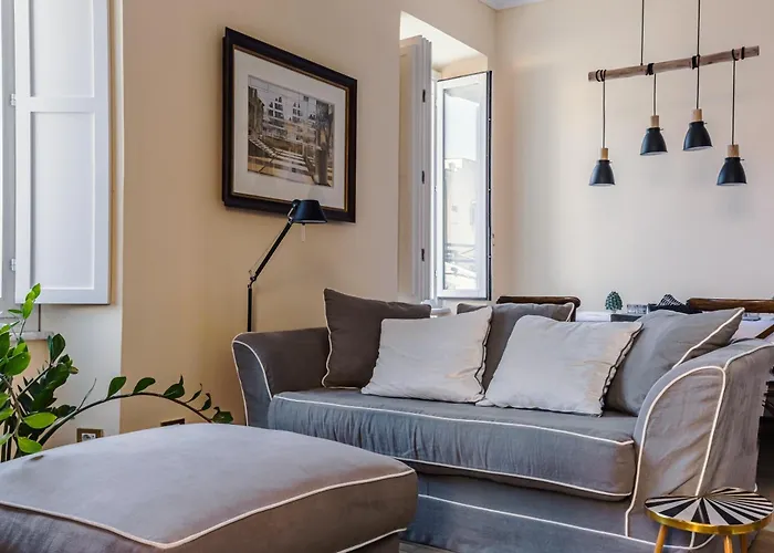 Quiet Trastevere Retreat - Roman Home