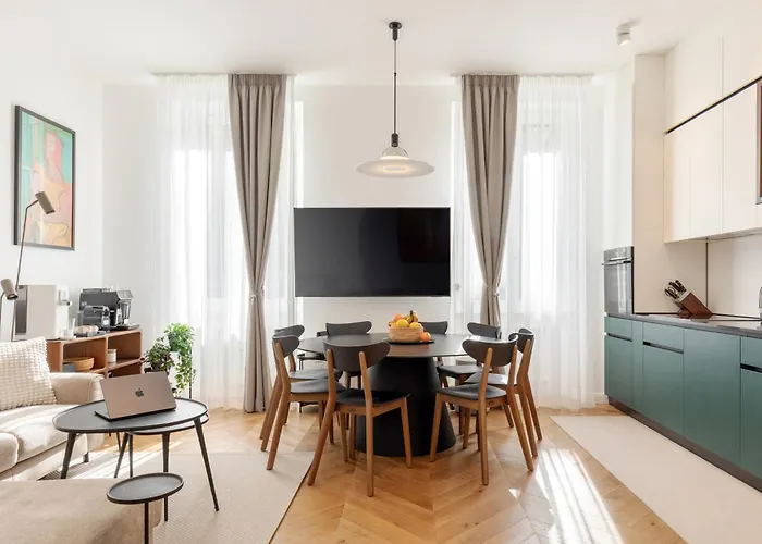 Stunning Brand New 4Br 4Bath Center-Vatican