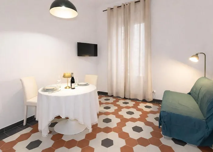 Apartment A Short Walk From The Center, 150M From Metro A