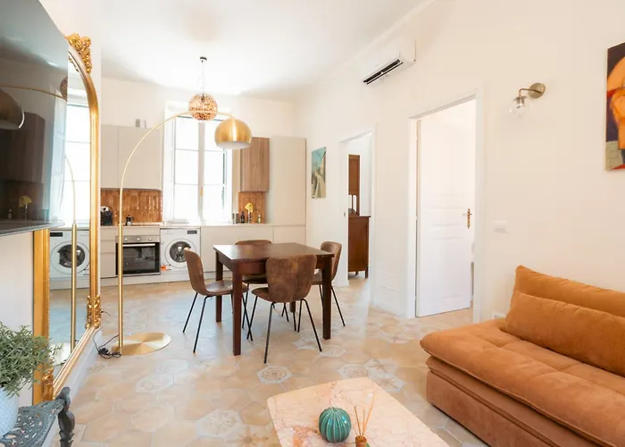 Casa Verde - Stylish Two Bedroom Apartment In The Heart Of Trastevere
