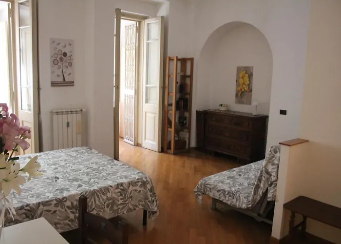 Golden Rome Studio Apartment