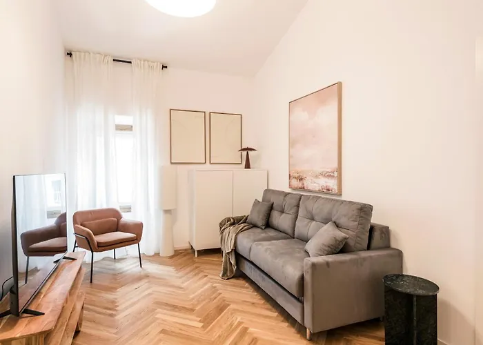 The Best Rent - Spacious One-Bedroom Apartment Near Santa Maria Maggiore