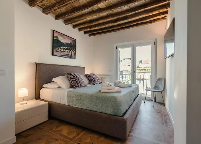Cs Spanish Steps Boutique Apartments