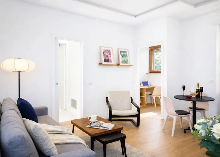 Elegant And Peaceful Apartment In Eur - Fully Renovated With Balcony