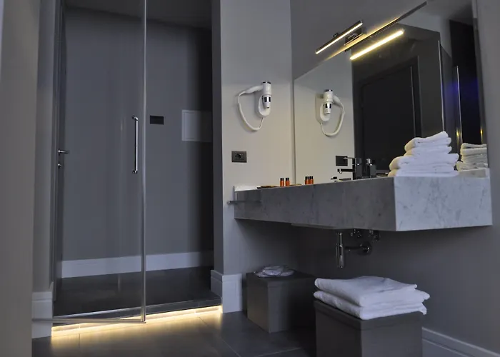 Place 24 Suites & Wellness