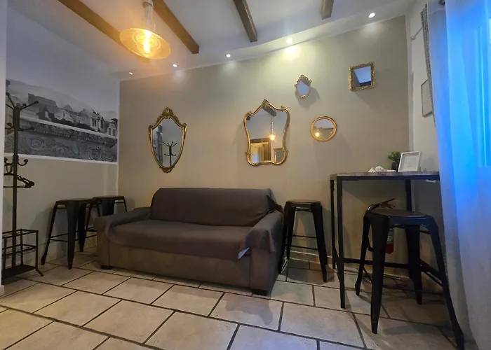 Leonina 75 Holidays